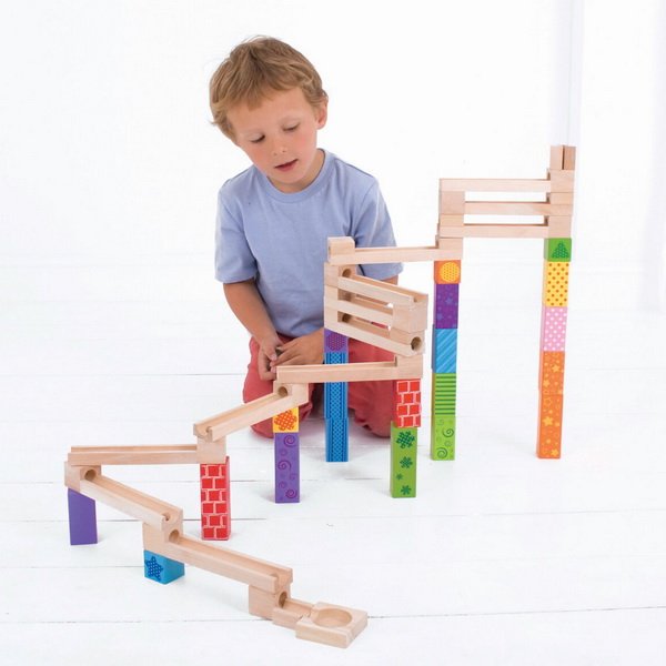 Bigjigs Toys Drevená farebná guličková dráha, 53 dielikov