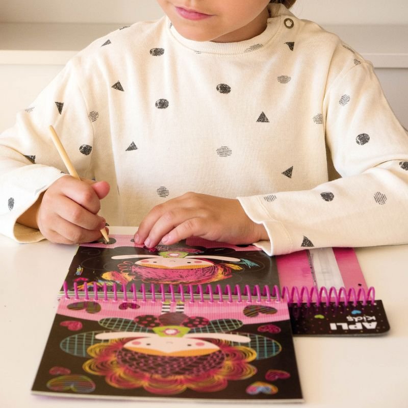 APLI Škrabací zošit Magic Scratch, vzor víly, 8 obrázkov