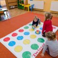 Mega skákacia podlahová hra Twister, 210x135 cm