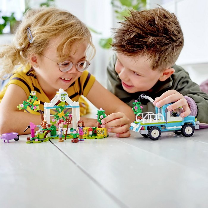 Lego Friends 41707 Auto na vysádzanie stromov, 336 dielikov