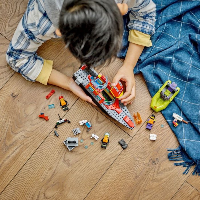 Lego City 60373 Hasičská záchranná loď a čln, 144 dielikov