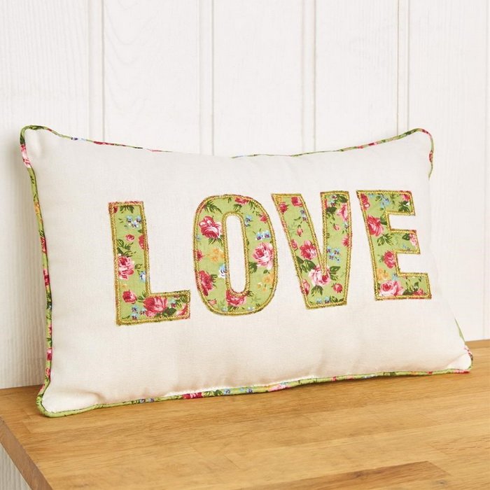 Docrafts Kreatívne šitie - Vankúš LOVE
