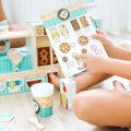Melissa & Doug Drevená kaviareň Barista, 35 ks