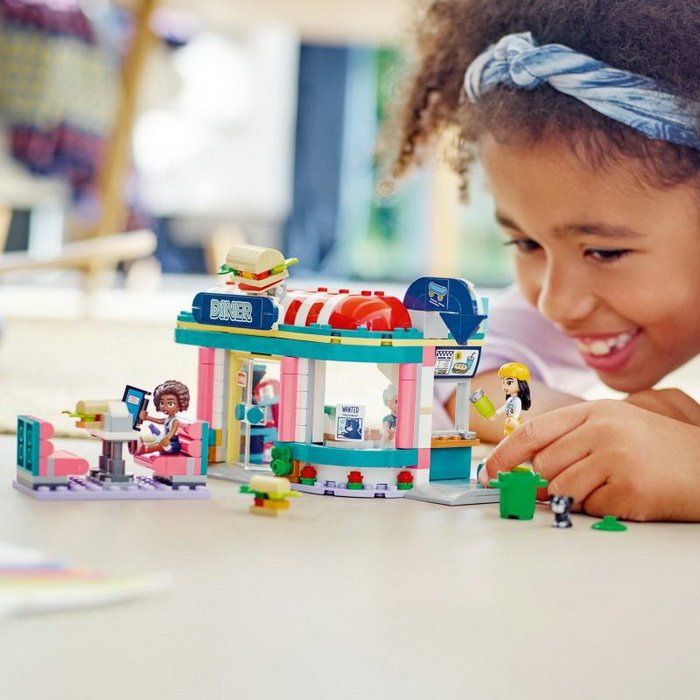 Lego Friends 41728 Bistro v centre mestečka Heartlake, 346 ks