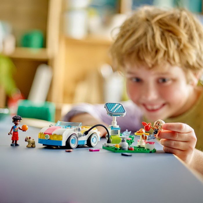 Lego Friends 42609 Elektromobil s nabíjačkou, 170 ks