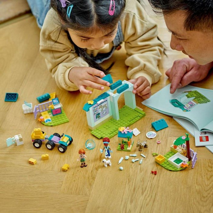 Lego Friends 42632 Veterinárna klinika pre zvieratká z farmy, 161 ks