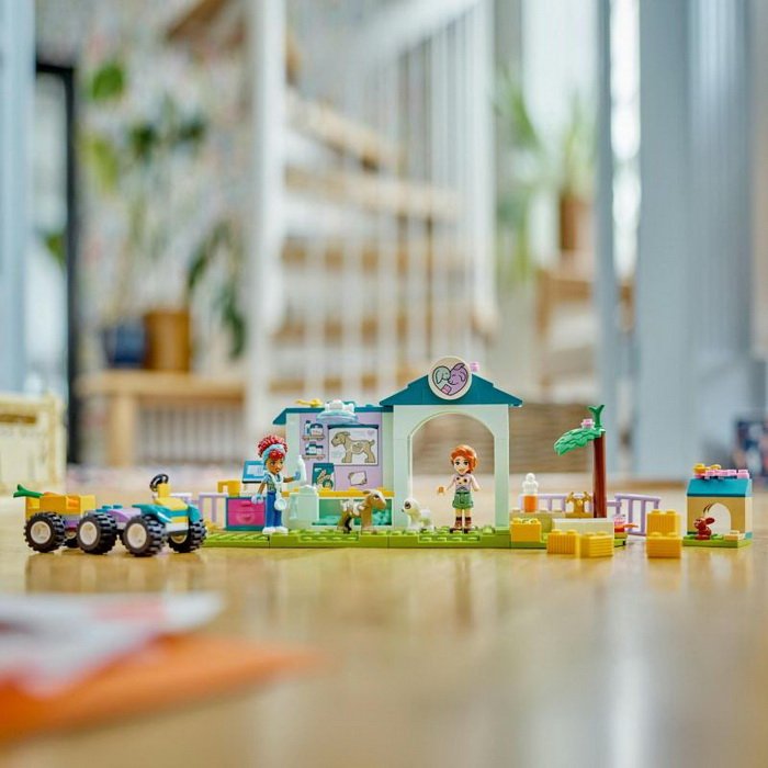 Lego Friends 42632 Veterinárna klinika pre zvieratká z farmy, 161 ks