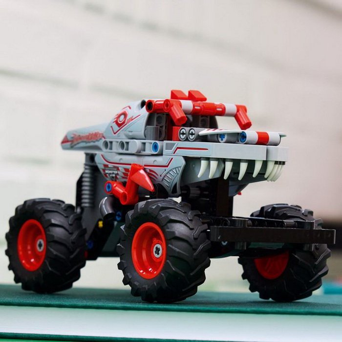 Lego Technic 42200 Monster Jam™ ThunderROARus™, 232 ks