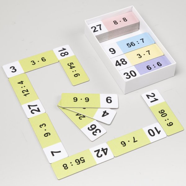 Matematické domino Násobenie a delenie číslom 3 a 6, 50 kariet