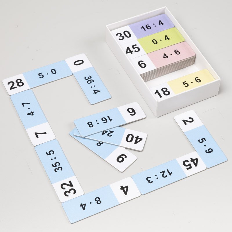 Matematické domino Násobenie a delenie číslom 4 a 5, 50 kariet
