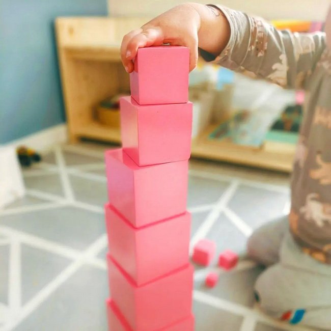 Betzold Montessori Ružová veža z kociek, 10 ks