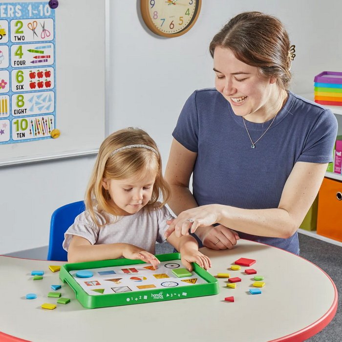 Learning Resources Magnetická tácka aktivít Čísla a tvary